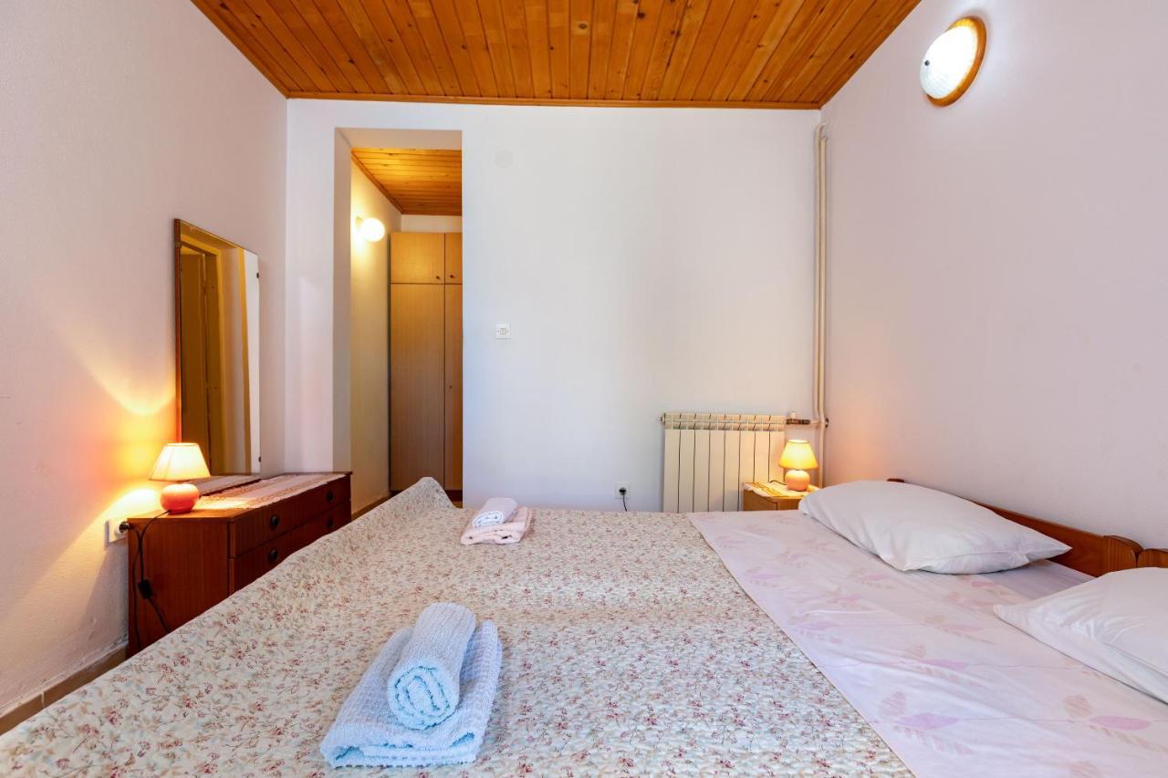Apartments And Room Pergola Rovinj Exterior photo